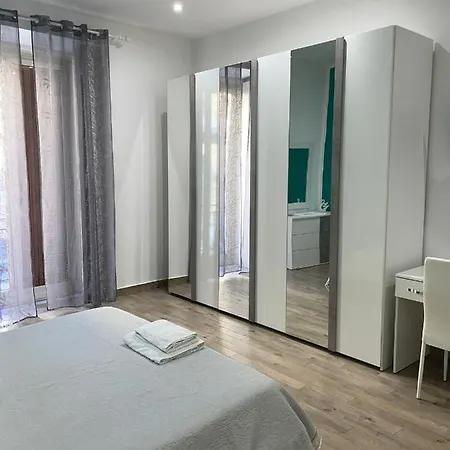 Dormire a Napoli Centro Holiday House Casa Vacanza-2